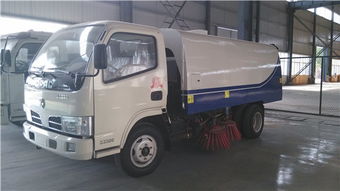 东风福瑞卡扫路车 高效清扫机械的绿色守护者